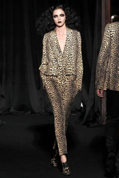 Look 24